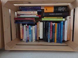 1 Kiste voller toller Bücher ab 1.- !