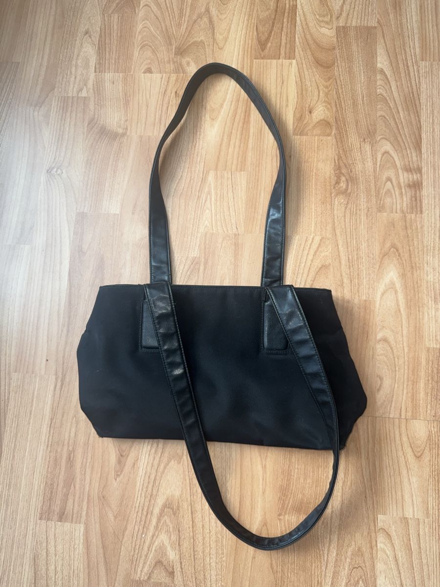 Taschen für Damen: Schwarze schlichte Tasche – Gebraucht aus Zeglingen von nor_6sjq