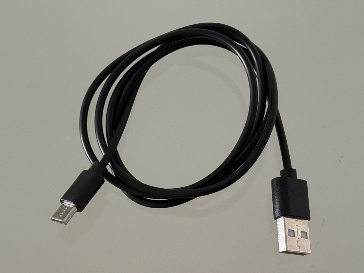 Chargements: USB-A to USB-C charging cable – D'occasion à Cadenazzo par nick995
