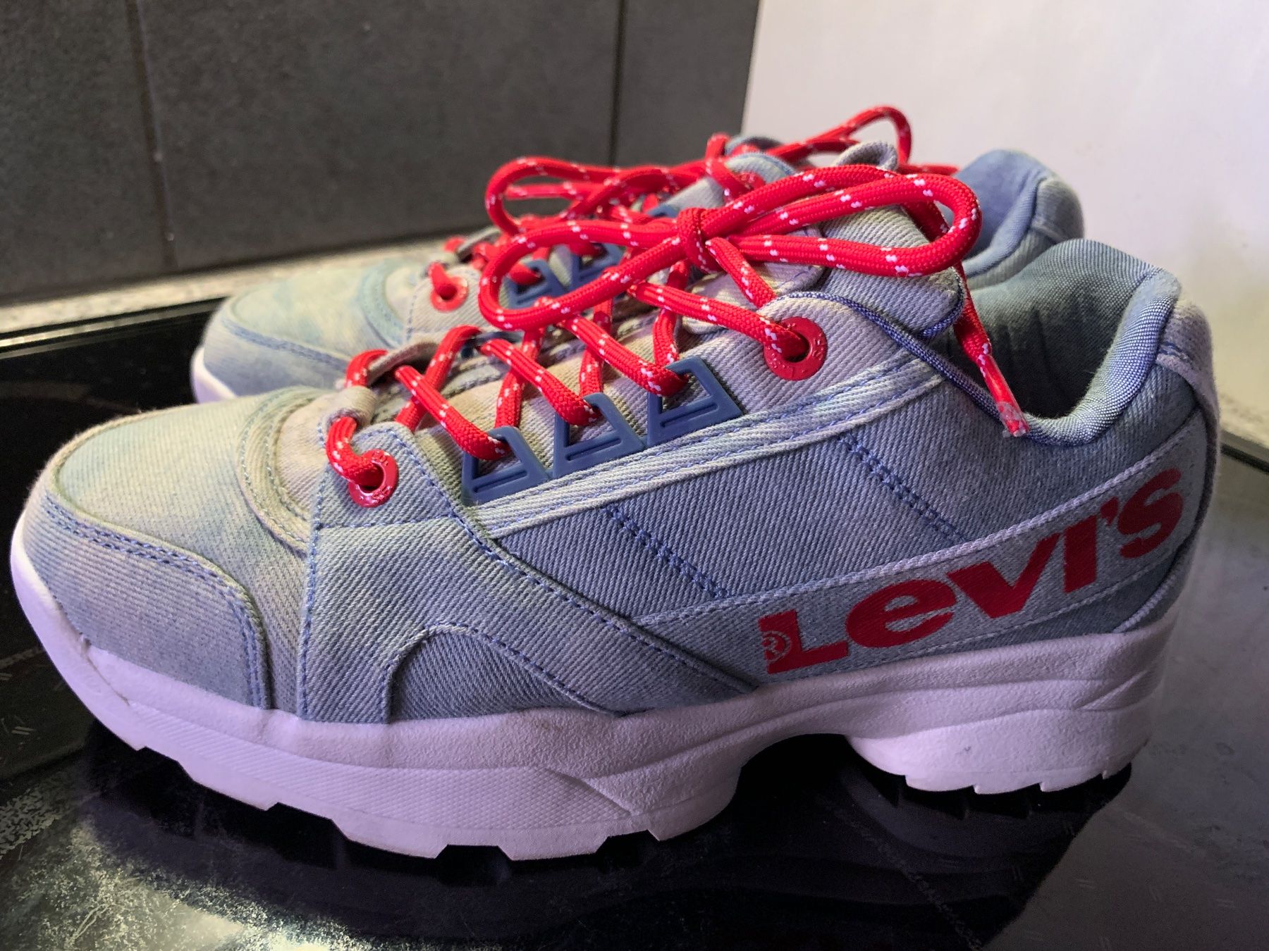 Levi's Scarpe da uomo: Levi's Soho Sneakers Gr.39 – Usato da Steinebrunn venduto da Littlebird1