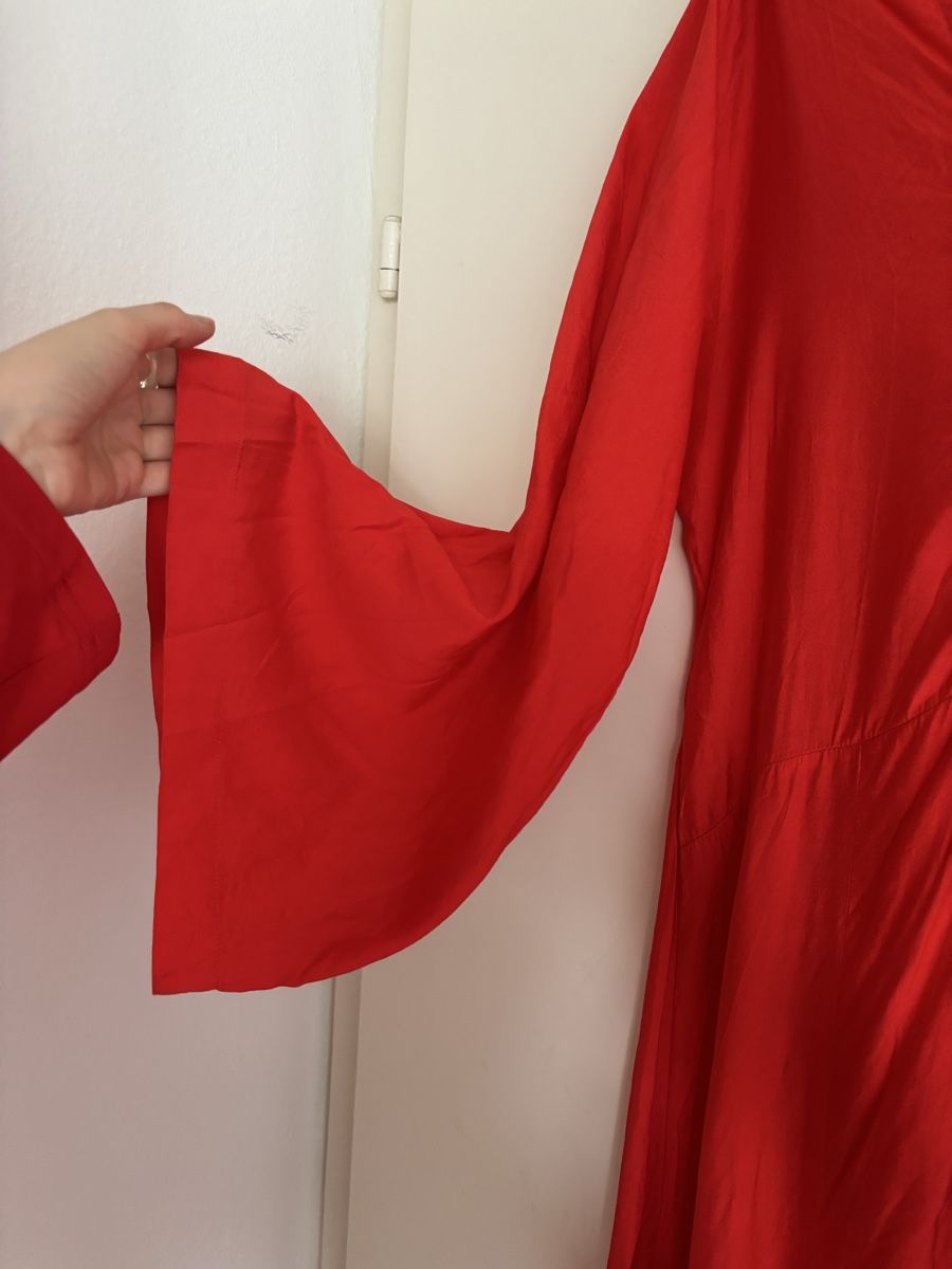 H&M Kleider: Red H&M summer Dress - Size M – Gebraucht aus Wallisellen von eli_v7dn 3