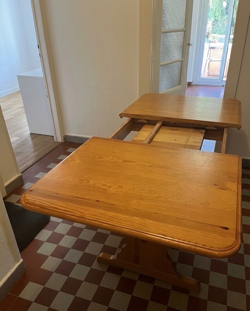 Tavoli: Grande table à manger en pin massif, rallonge intégrée – Usato da Lausanne venduto da Jenigong 2