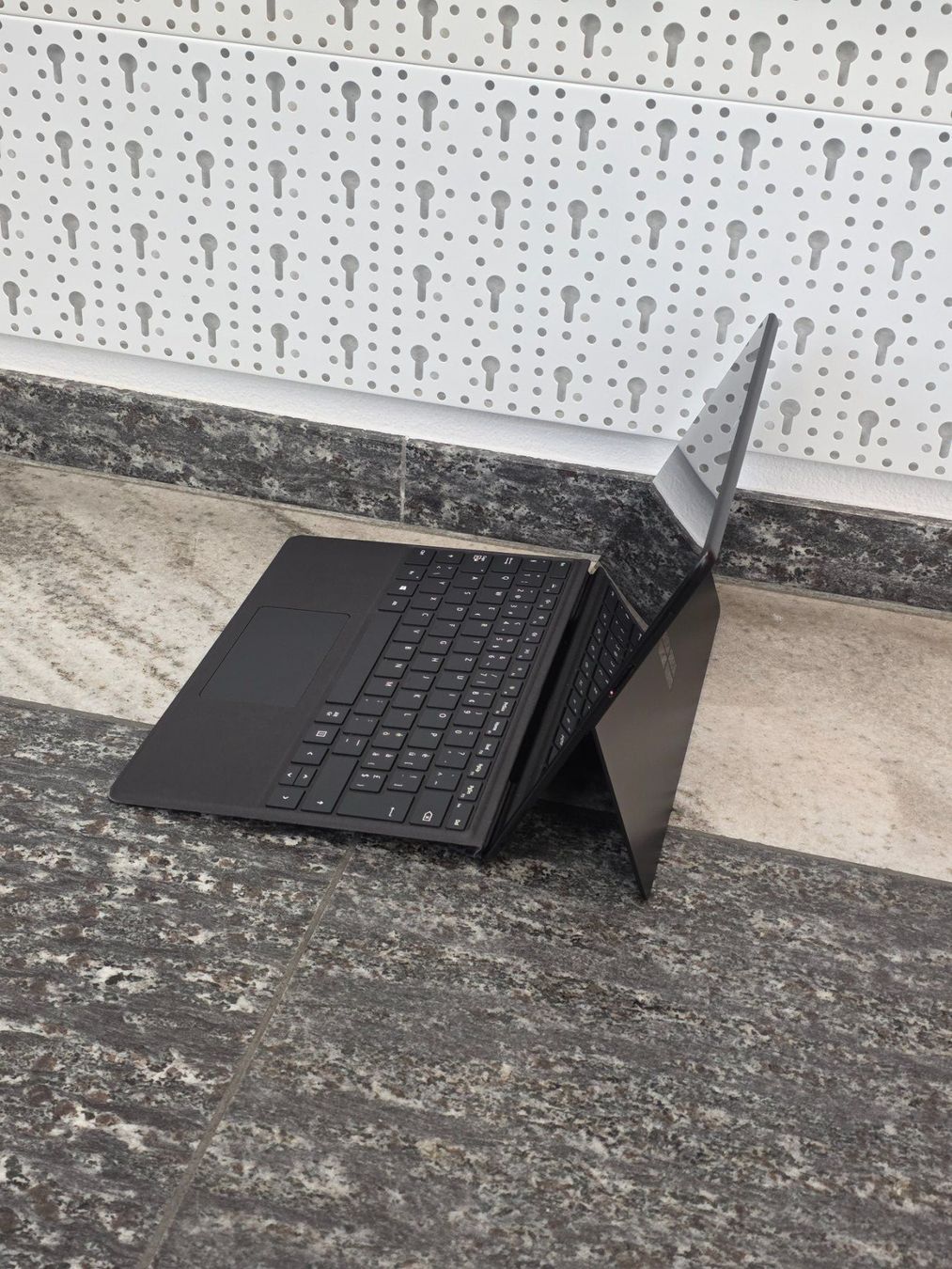 Microsoft Notebooks: Microsoft Surface Pro X with LTE | SQ2, 16GB, 256GB – Neu und originalverpackt aus Zürich von Miscellaneous_ 3