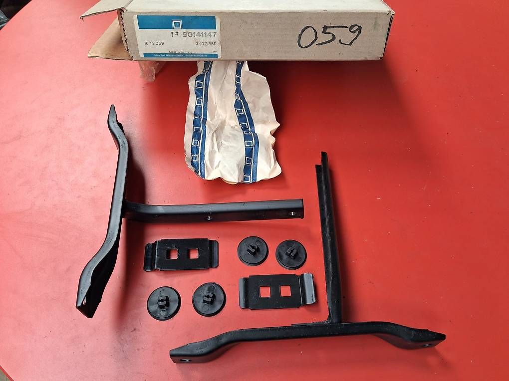 Tutti pezzi di ricambio auto: Opel Stossstangenhalter 16 14 059 – Usato da Huttwil venduto da kadett_78 2