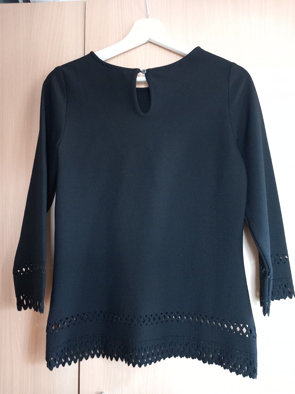 Top: Haut noir manches 3/4 Taille 36 – Usato da Faoug venduto da per_kp6r 1