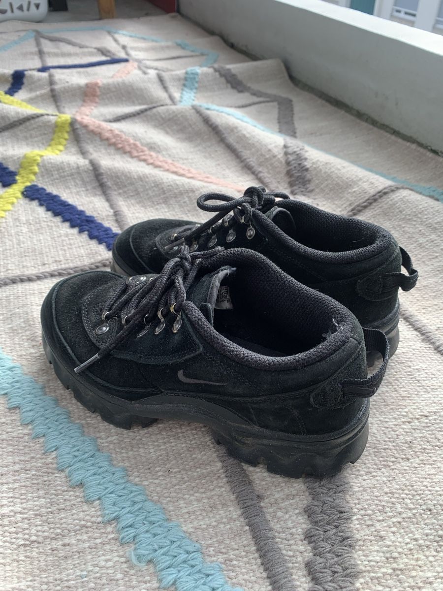 Nike Scarpe da donna: nike (lahar low black) – Usato da Promasens venduto da mazzz 1