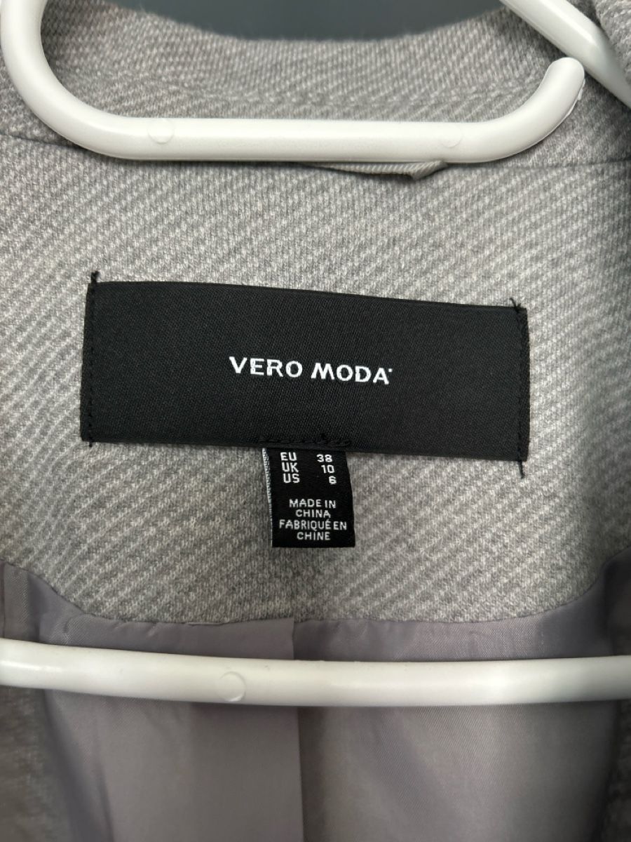 Vero Moda Cappotti: Longblazer von Vero Moda, Grösse 38, Farbe hellgrau – Nuovo (secondo la descrizione) da Erlinsbach SO venduto da hallon480 3
