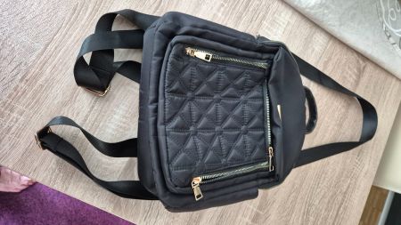 Damenrucksack kann auch als Tasche getragen werden