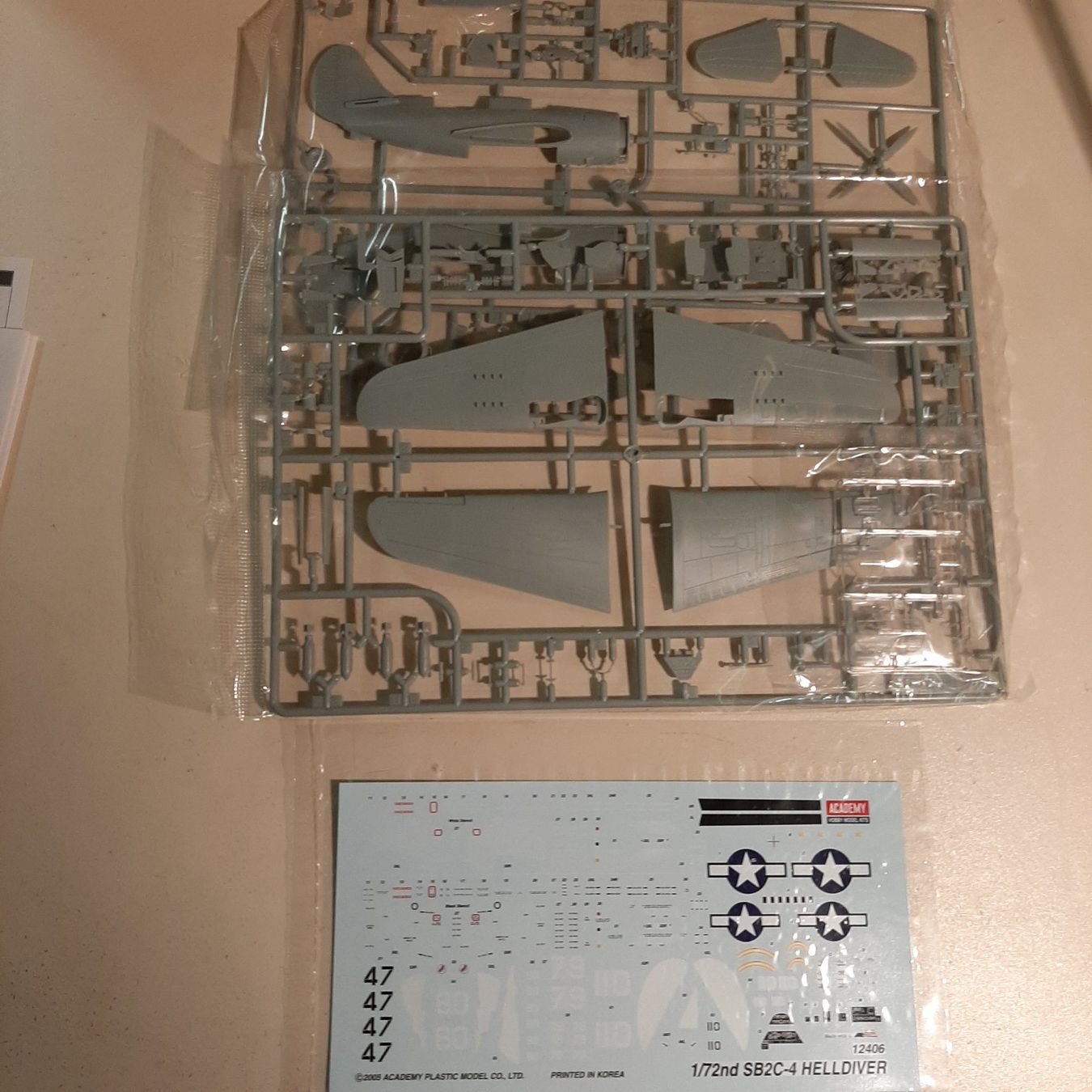 Academy Kits de montage: 3285 ... Curtiss SB2C-4 Helldiver ... Academy 12406 – Neuf (Voir description) à Bonstetten par Benibanny59 2