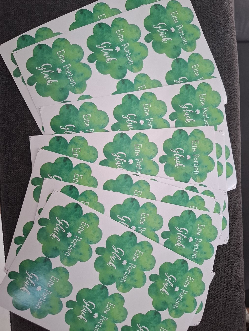 Sticker: Glücksbringer Aufkleber Kleeblatt "Eine Portion Glück" – Nuovo e nell'imballaggio originale da Aarberg venduto da Happy058