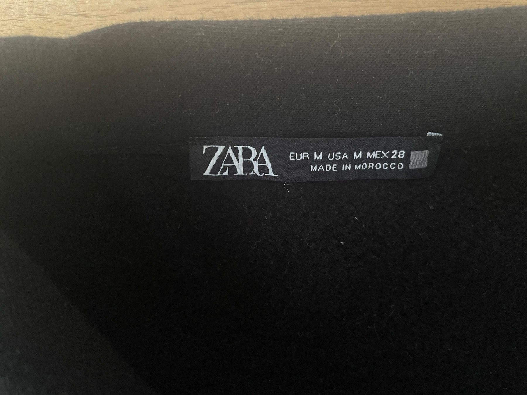 Zara Magliette Polo: Schwarzer Polo Sweater von Zara – Usato da Zürich venduto da pgr_9pzn 6