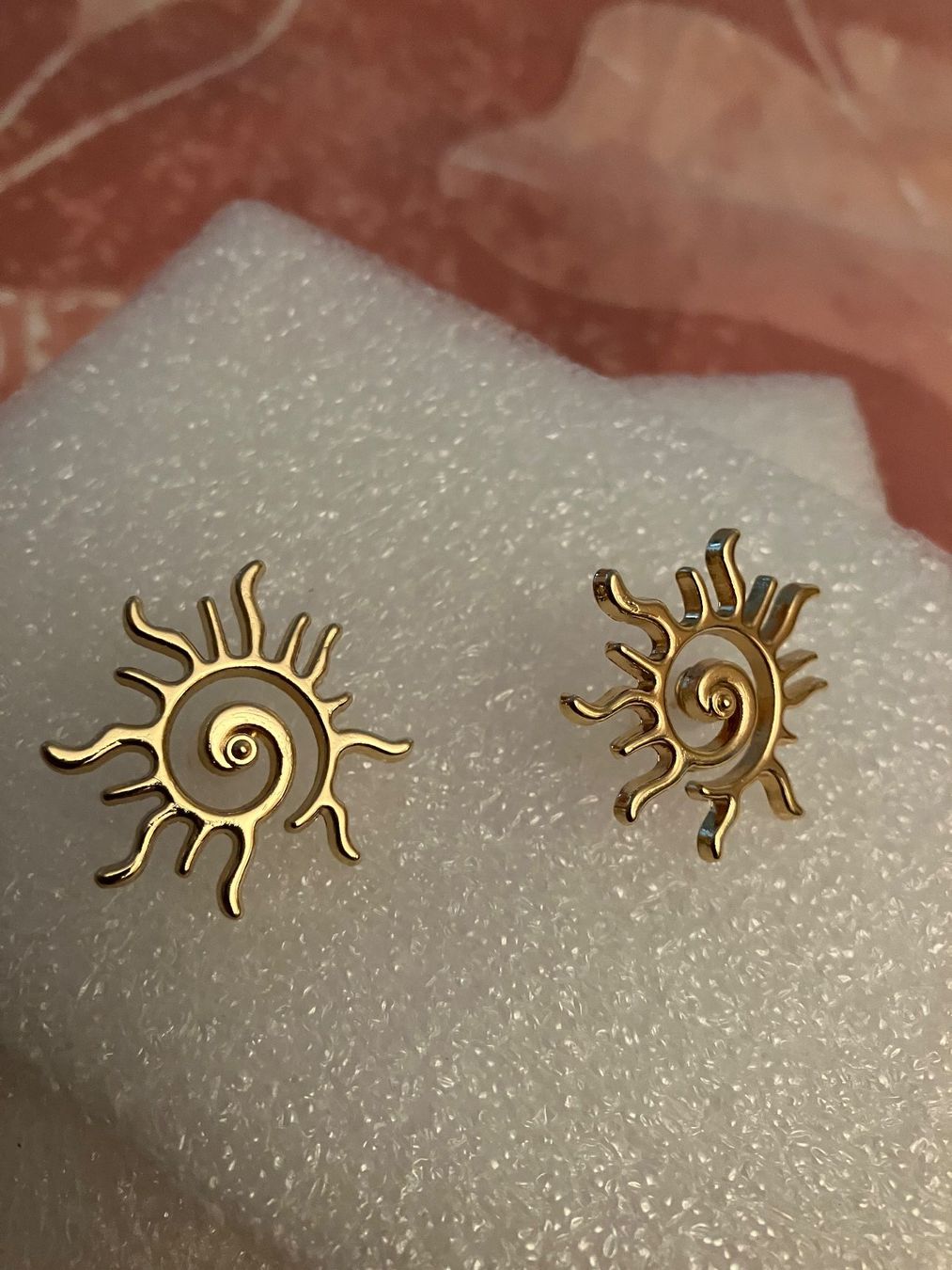 Orecchini pendenti & Orecchini a lobo: Wunderschöne goldfarbene Sonnenblumen Ohrstecker, neu – Nuovo (secondo la descrizione) da Affoltern am Albis venduto da Dlotti 1
