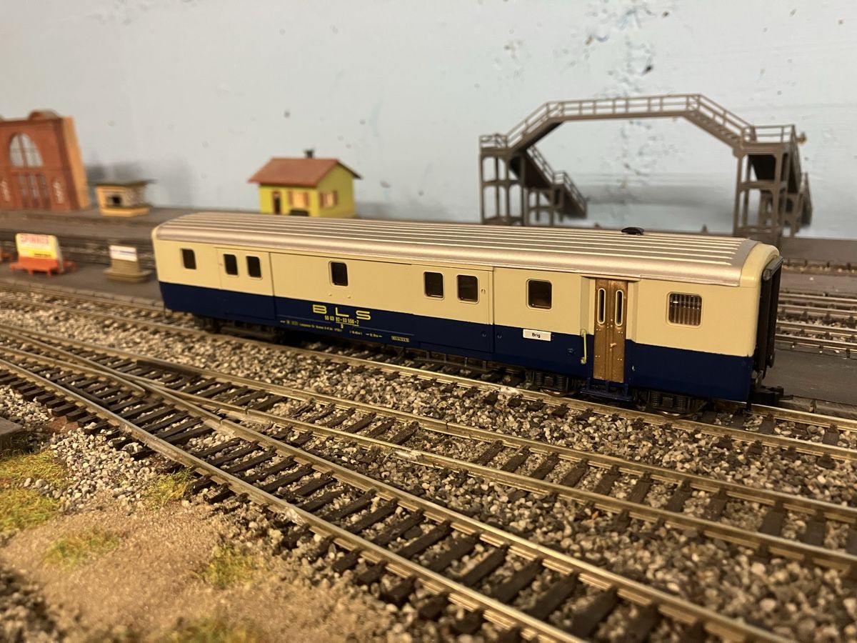 Roco Modellini di ferrovie: Roco, fourgon BLS, HO – Usato da Rochefort venduto da ise_c7lc 1