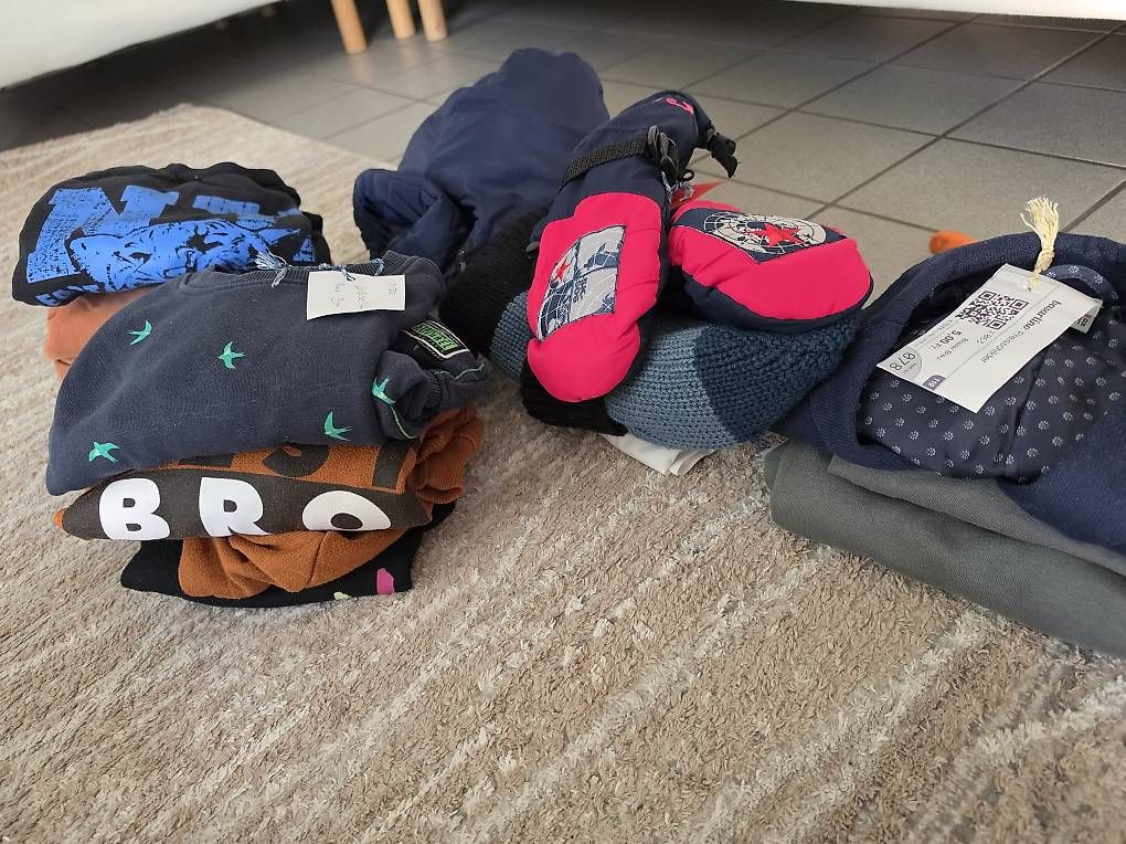Lotti & Set di vestiti: Jungs kleider – Usato da Birmenstorf AG venduto da JenniferLopetrone