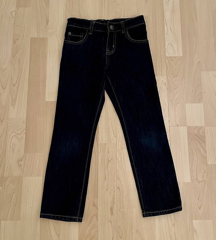 Jeans: Neue Jeans Gr. 122 – Neu (gemäss Beschreibung) aus Beckenried von Vseza10