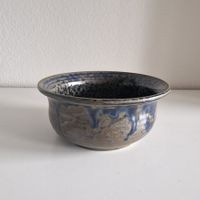 Vintage-Keramikschale im rustikalen Stil, glasiert mit blaue