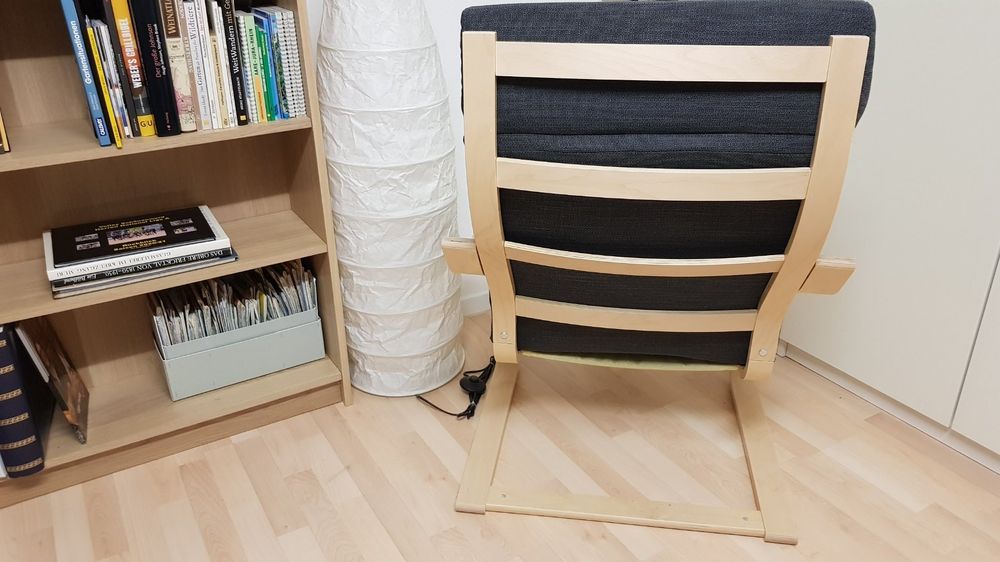Neuwertiger SchwingSessel Ikea Poäng mit Hocker Kaufen auf Ricardo