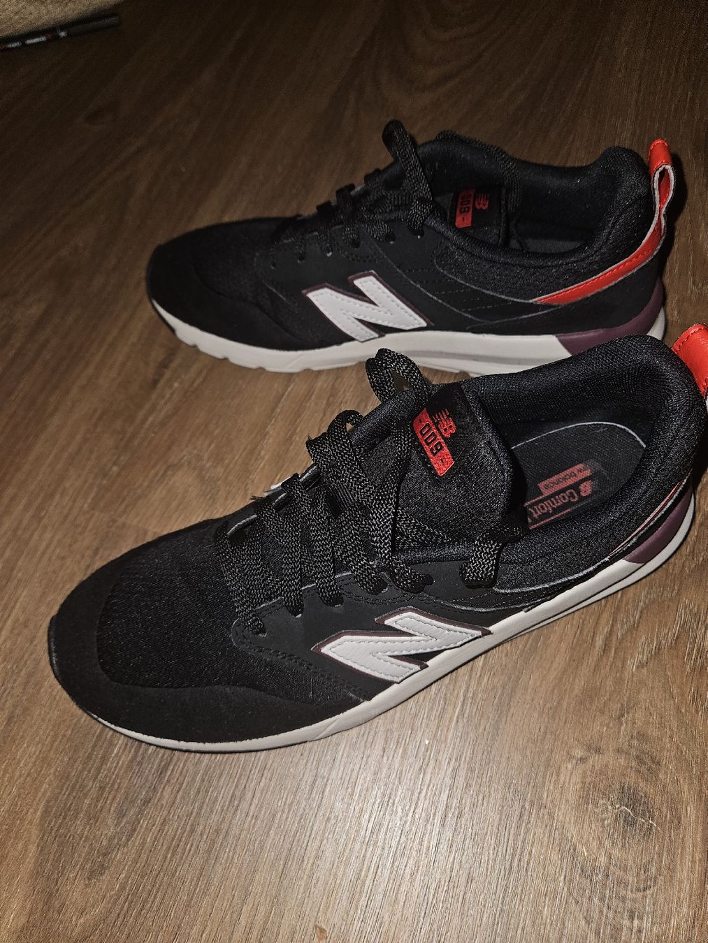 New Balance Scarpe da uomo: New Balance 009 - Baskets noires et rouges – Usato da Delemont venduto da ricky9420 2
