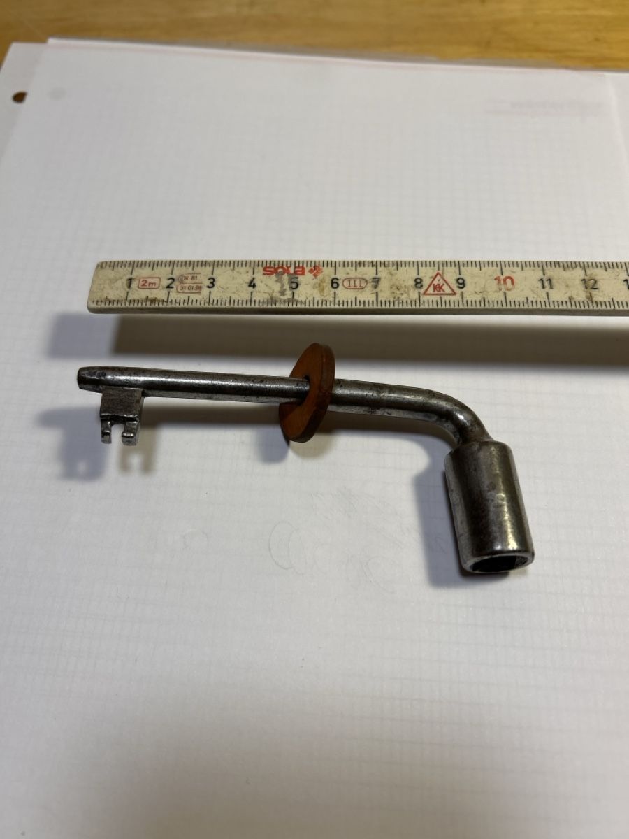 Alle Werkzeuge: Outils clé pour… – Gebraucht aus Corcelles NE von Avossouhaits 3