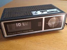 Radio Wecker Klappuhr 1970er Jahre funktioniert