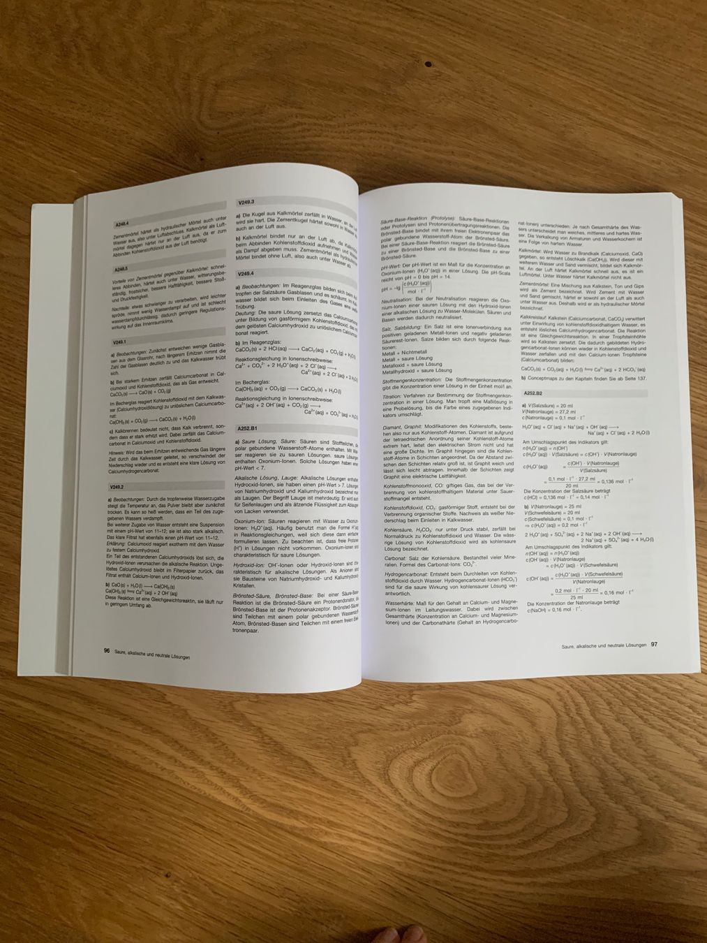 Libri: Chemie heute - Lösungen – Nuovo (secondo la descrizione) da Binningen venduto da lea_5mf8 2