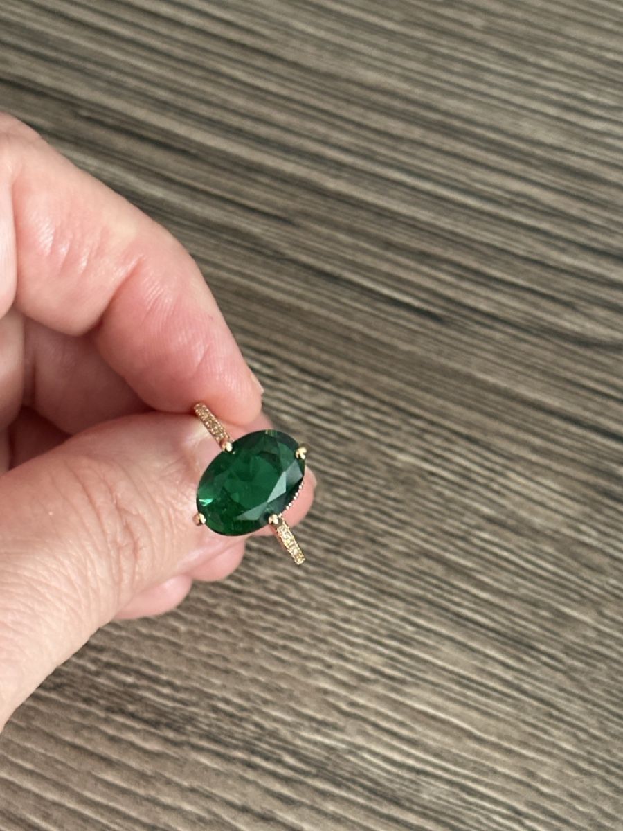 Ringe: Bague ovale avec pierre verte  – Neu (gemäss Beschreibung) aus La Chaux-de-Fonds von Meliha2008