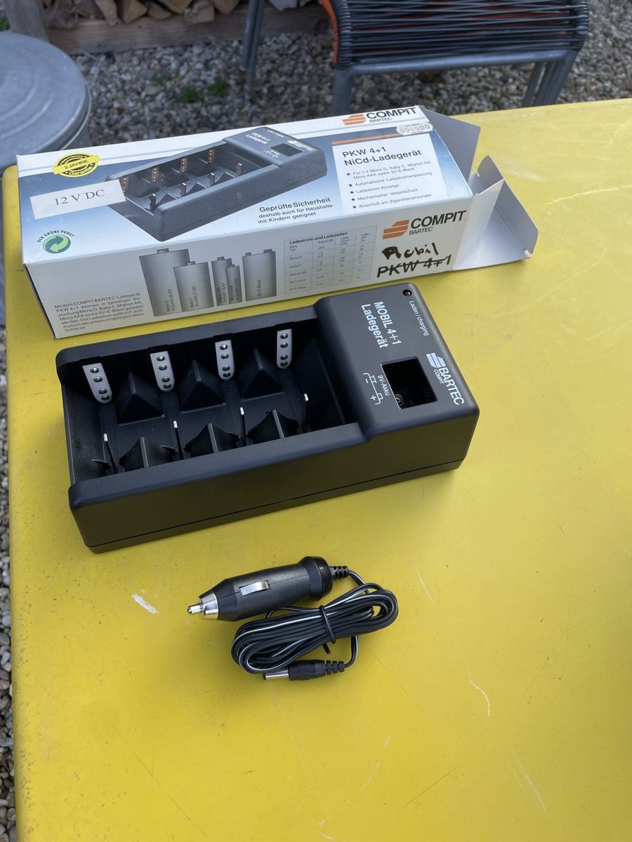 Akkus & Batterien: Batterieladegerät – Neu und originalverpackt aus Aarau von  1
