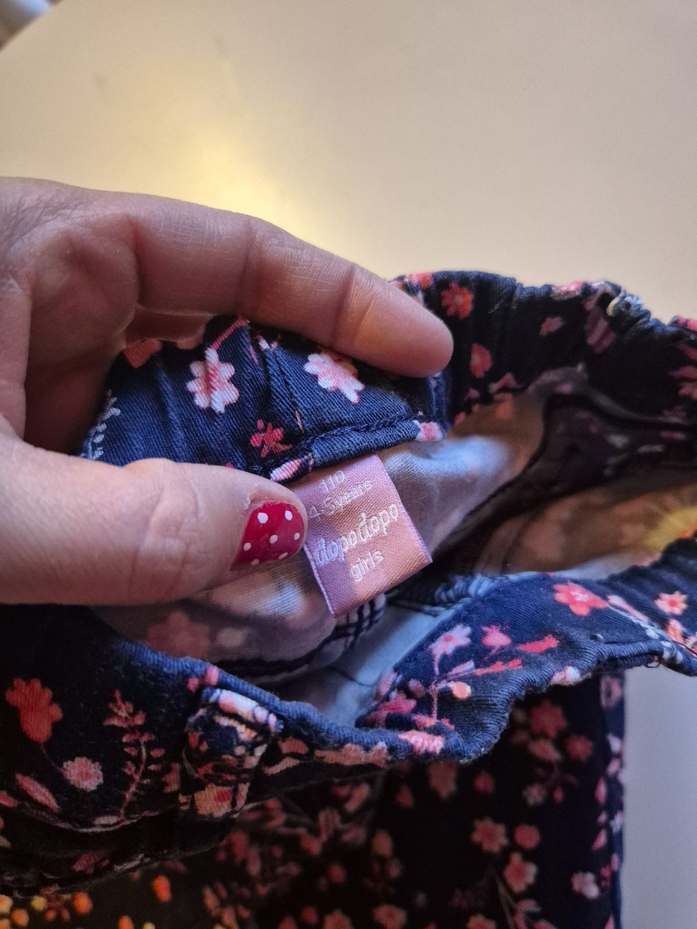 Pantaloni: Mädchenhose 110 Blumen wie neu – Usato da Wynigen venduto da La_Talpa 2