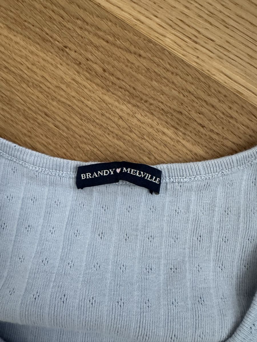 Brandy Melville Top: Top Brandy Melville, hellblau – Nuovo (secondo la descrizione) da Zürich venduto da milenaxx 1