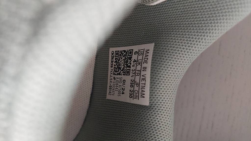 Scarpe da donna: Adidas Schuhe 37 1/3 – Usato da Uster venduto da mar_t8qk 1