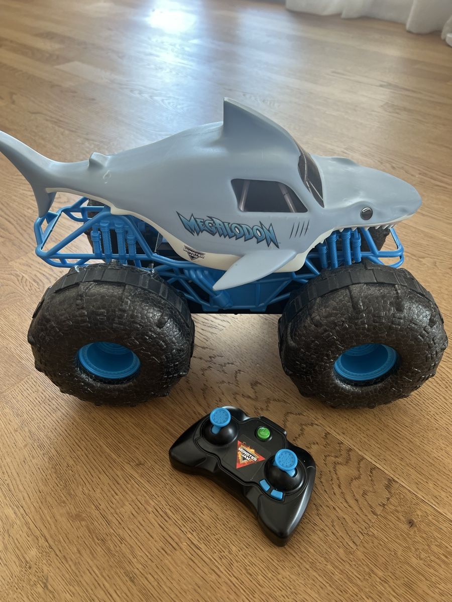 Spielzeuge: Monster Jam Ferngesteuertes – Gebraucht aus Erlenbach ZH von cha_ppc9