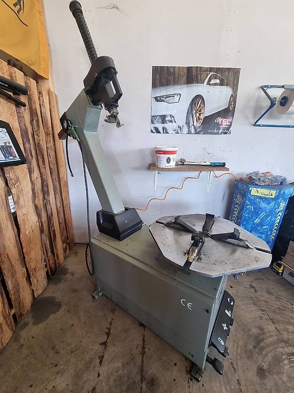 Tutte le macchine: Reifenmontiermaschine – Usato da balterswil venduto da cf311 1