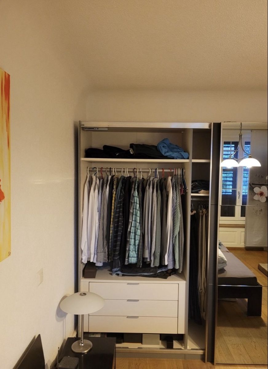 Schränke: Kleiderschrank – Gebraucht aus Frauenfeld von Gra_nxv7 1