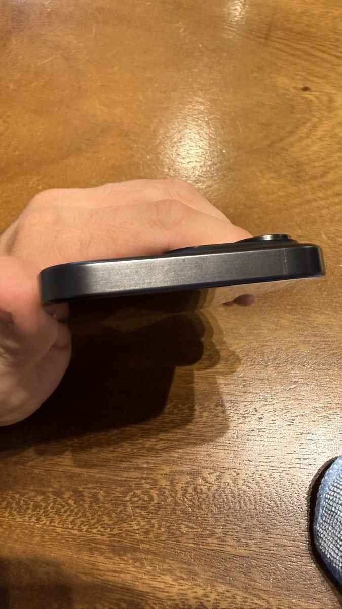 Apple Telefoni cellulari / Smartphones: iPhone 15 Pro, Black Titanium, 128GB – Usato da Lachen SZ venduto da Thagismo999 6