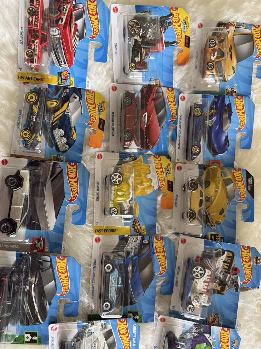 Hot Wheels Giocattoli: 14 neue Hot Wheels / Autos – Nuovo e nell'imballaggio originale da Olten venduto da ale_nb2x 4