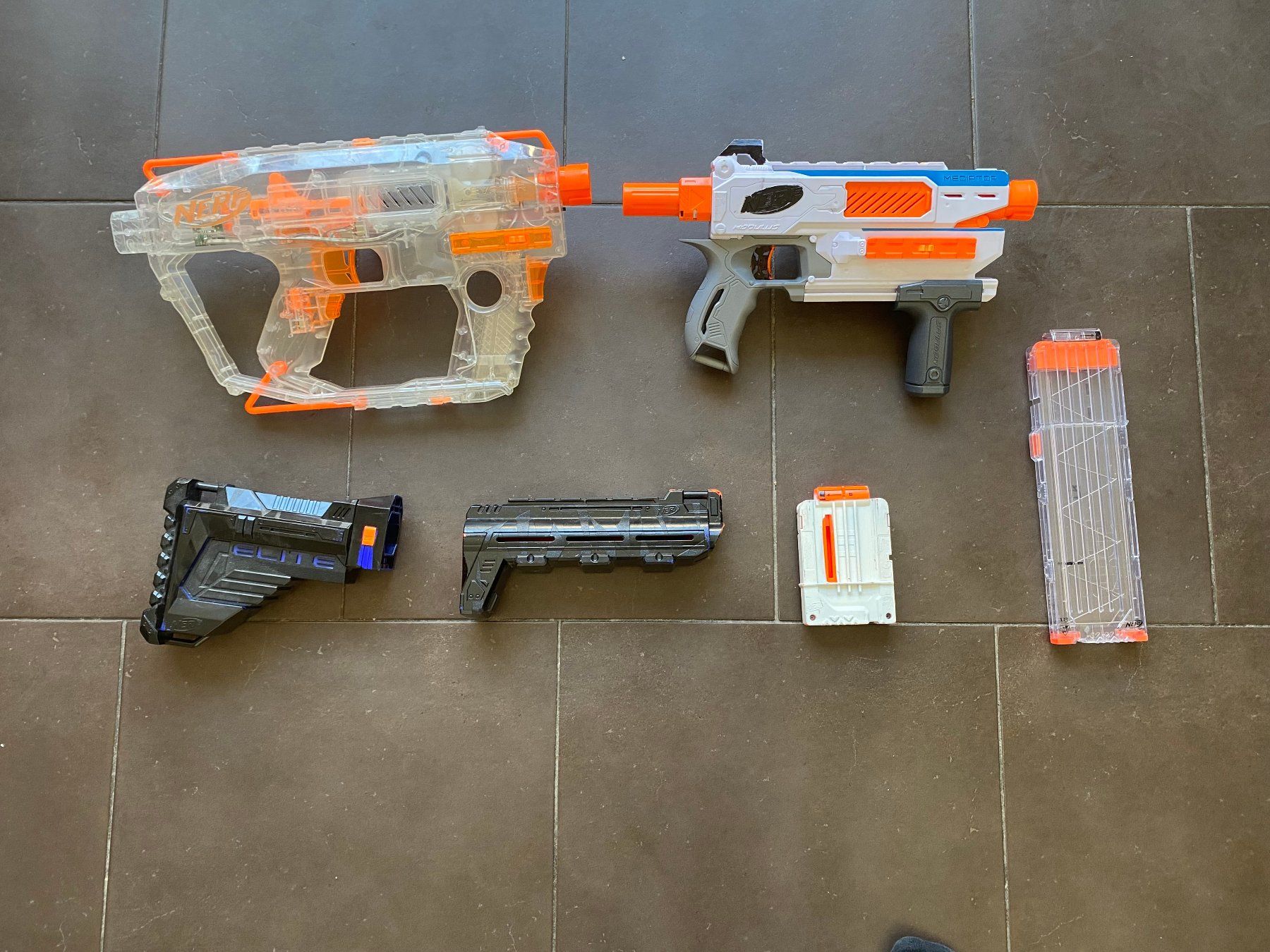 Nerf Giocattoli: 2 Nerfs mit Zubehör – Usato da Winterthur venduto da goodwood68