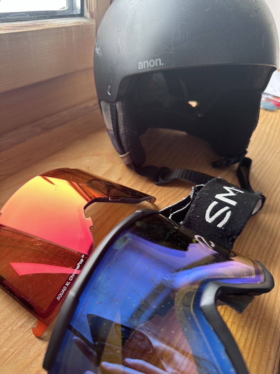 Skis: skibrille und Skihelm M – Gebraucht aus Vaz/Obervaz von powpowhoch2