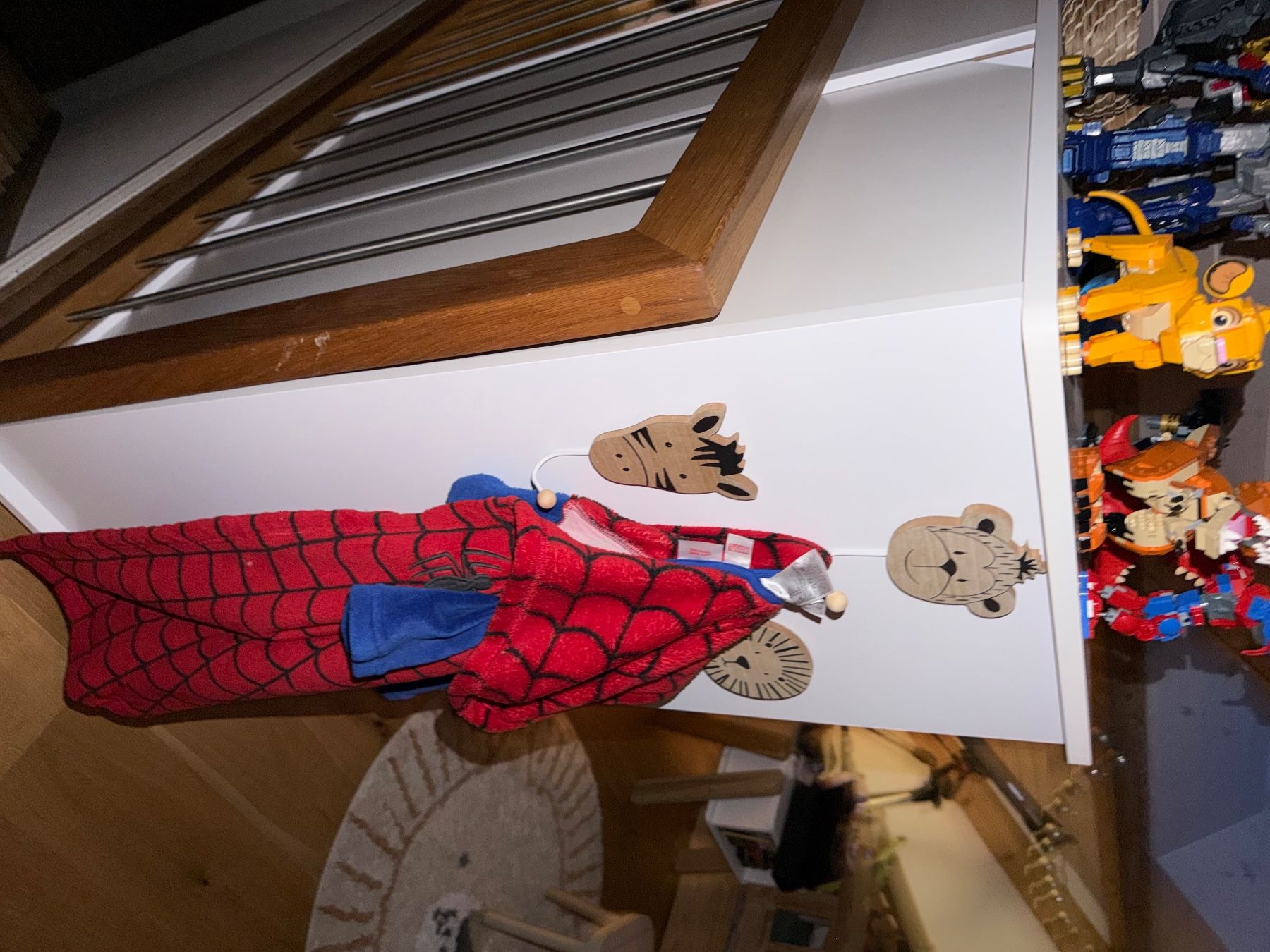 Armoires: Kinderschrank inkl. Tipi Kleiderstange – D'occasion à Richterswil par sar_rg96 2
