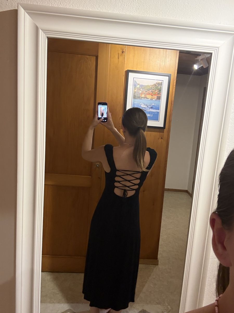 Stradivarius Robes: black summer dress – D'occasion à Grindelwald par juliacieeslak