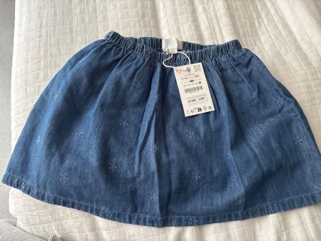 Zara Jeansrock blau mit Blumenmuster Grösse 148 gebraucht