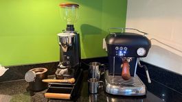 Barista-Setup mit Ascaso Siebträger und Bellezza Kaffeemühle