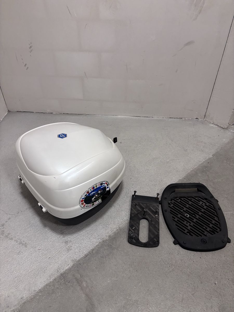 Piaggio Topcase: Piaggio Fly Top Case Roller Helmfach – Gebraucht aus Zürich von Sutecs 1
