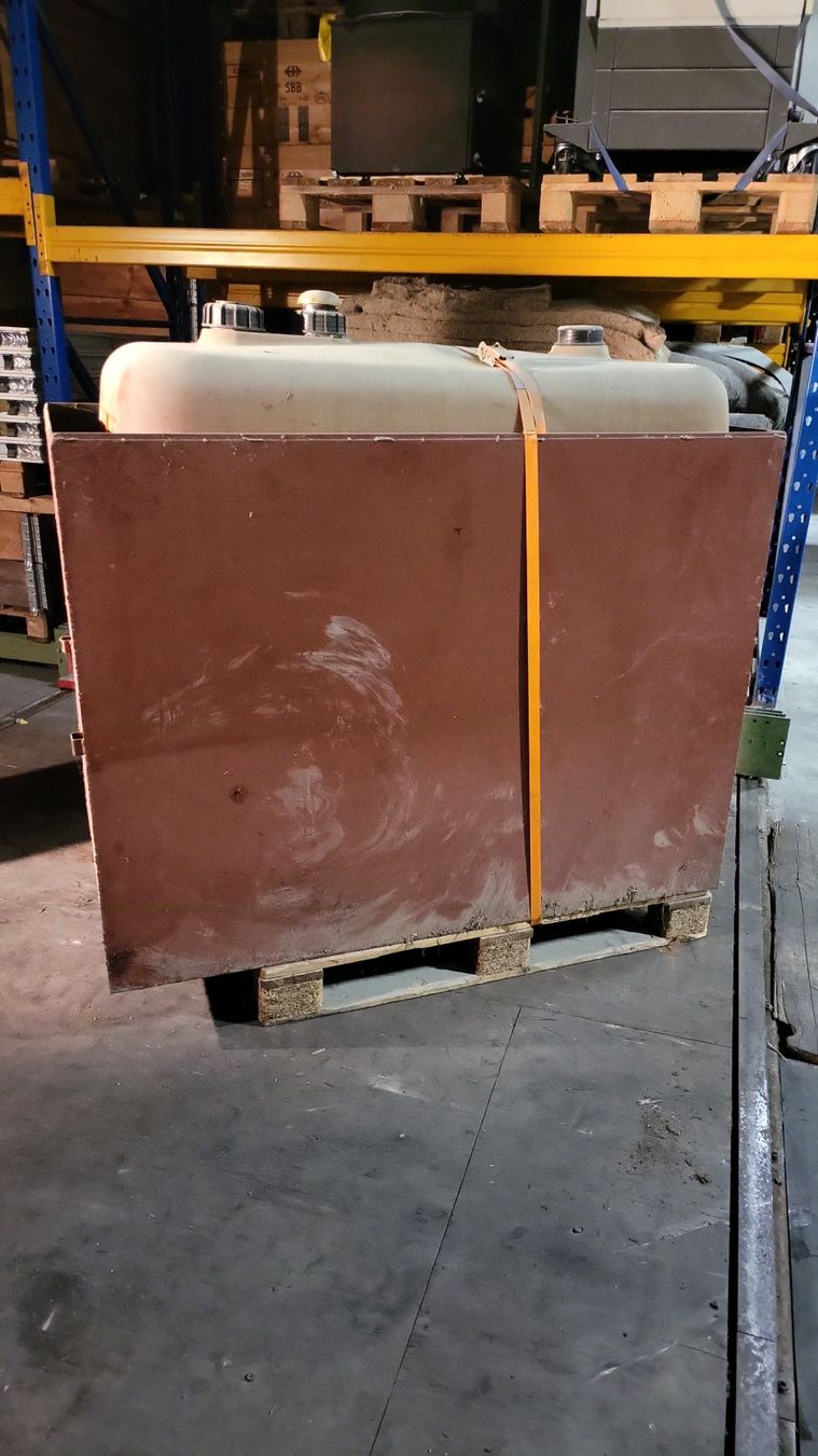 Sonstiges Fahrzeugzubehör: Cuve mazout 1100L – Gebraucht aus Lausanne von ber_qk5j 1