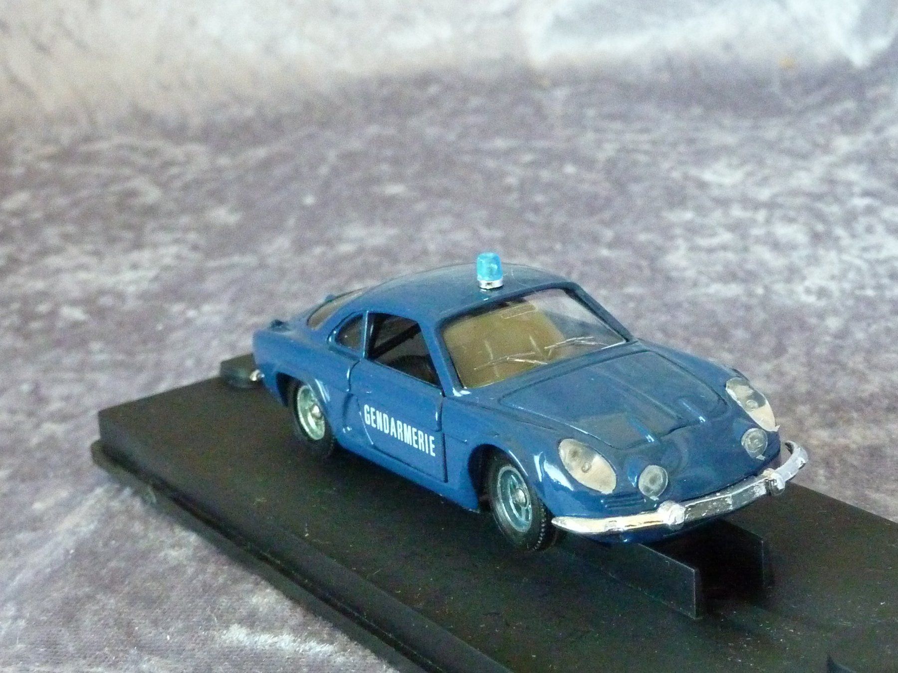 Alpine Modellini d'auto: Alpine A110 Gendarmerie 1:43 – Nuovo (secondo la descrizione) da Dürrenäsch venduto da modellautos4you 4