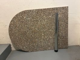 halbrunder Granittisch
