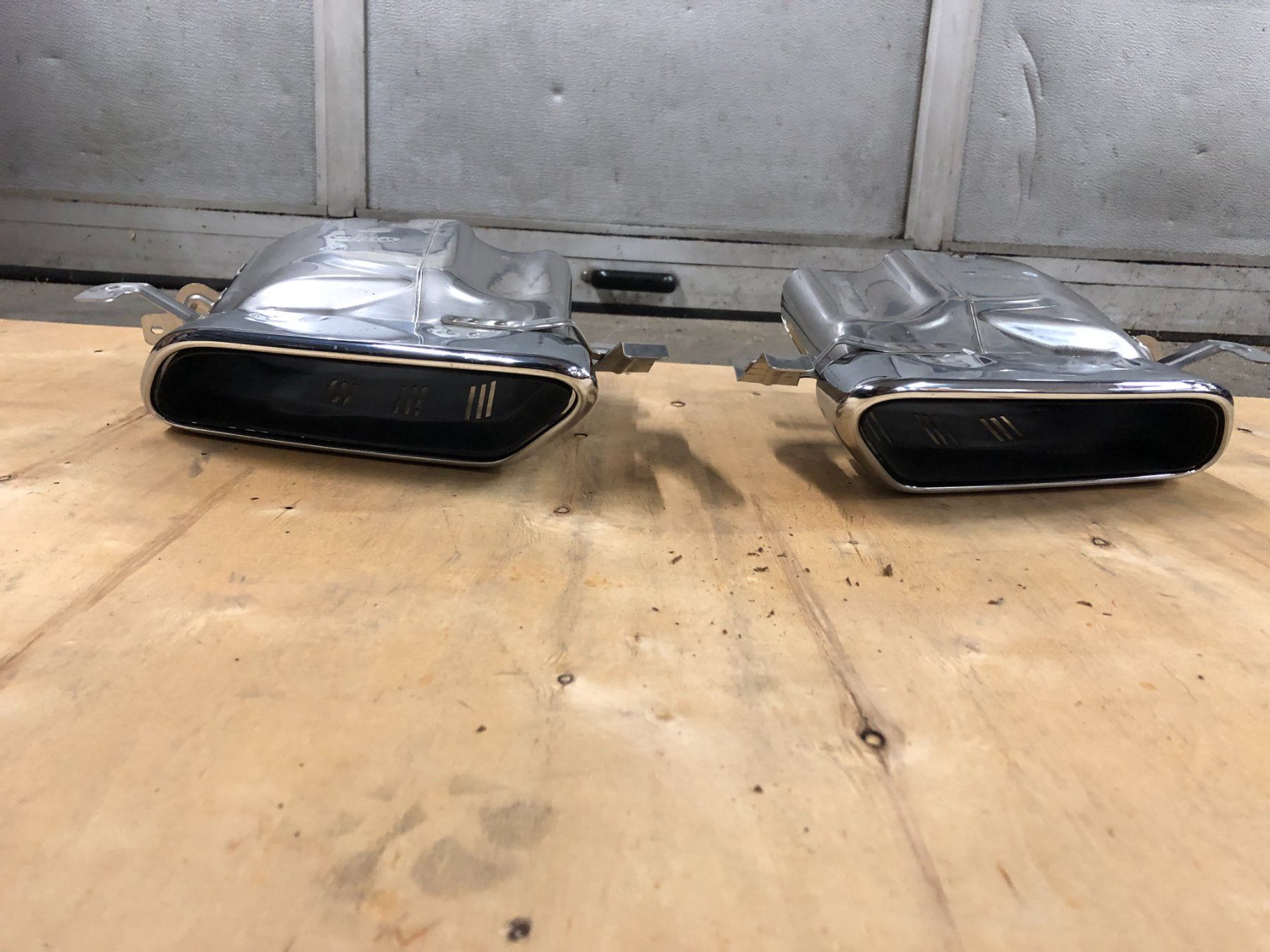 Volvo Tutti pezzi di ricambio auto: Auspuffblenden Original Volvo S90 V90 V90CC – Usato da Kriessern venduto da Laurastar05