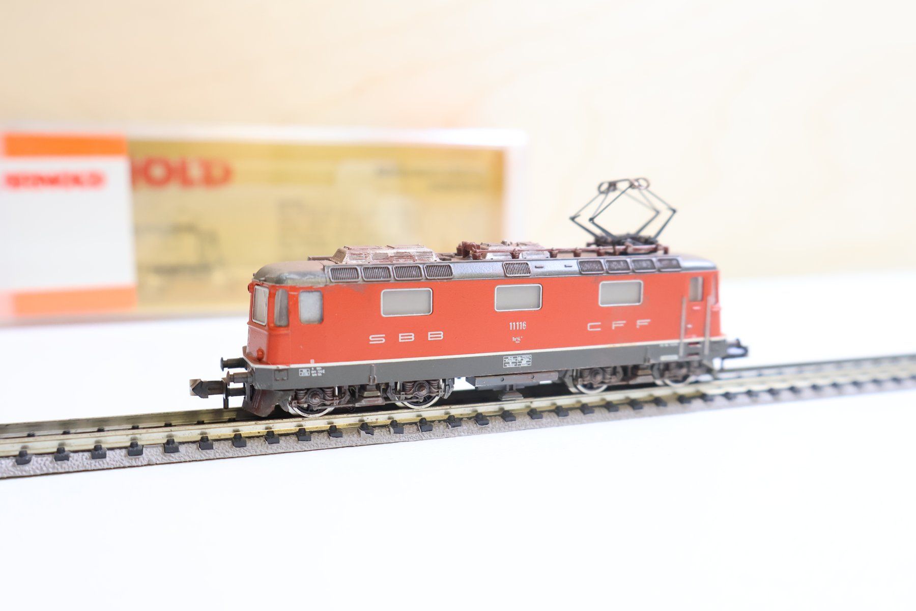 Trix Modellini di ferrovie: Minitrix SBB Re 4/4 E-Lok Rot - Spur N – Usato da Winterthur venduto da Monstera 1