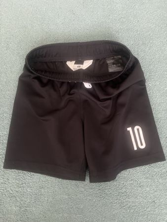 H&M Kinder Shorts Schwarz mit Nummer 10 Grösse 140