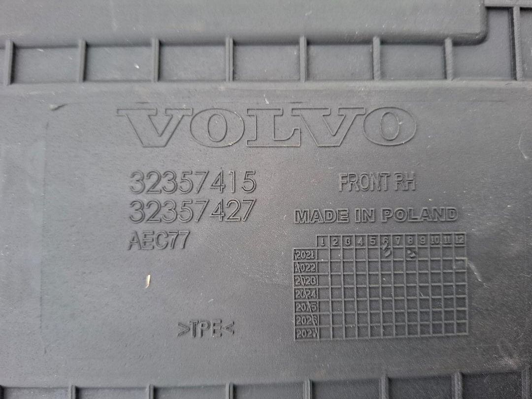 Volvo Tappeti & Tappetini: Allwettermatten Gummi Volvo XC60 – Usato da Udligenswil venduto da Leaside 4