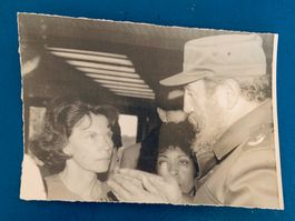 Foto um 1970 Fidel Castro mit Madame Mitterand